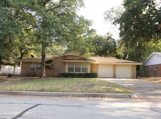 7120 Robinhood Ln, Fort Worth, TX 76112