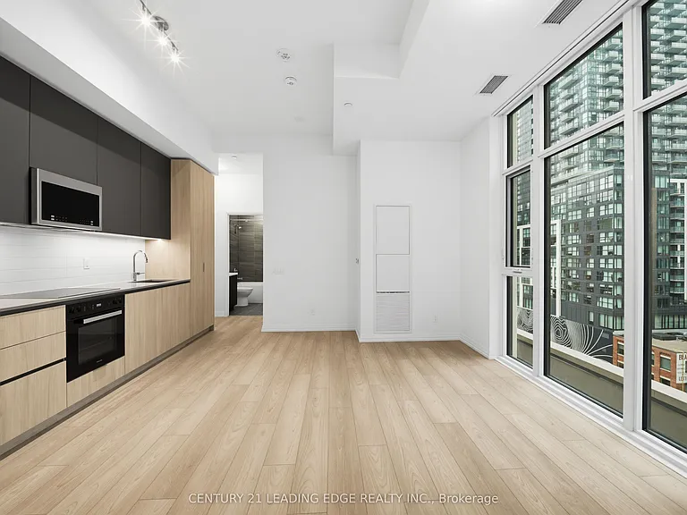400 King St W #908 — Photo 13