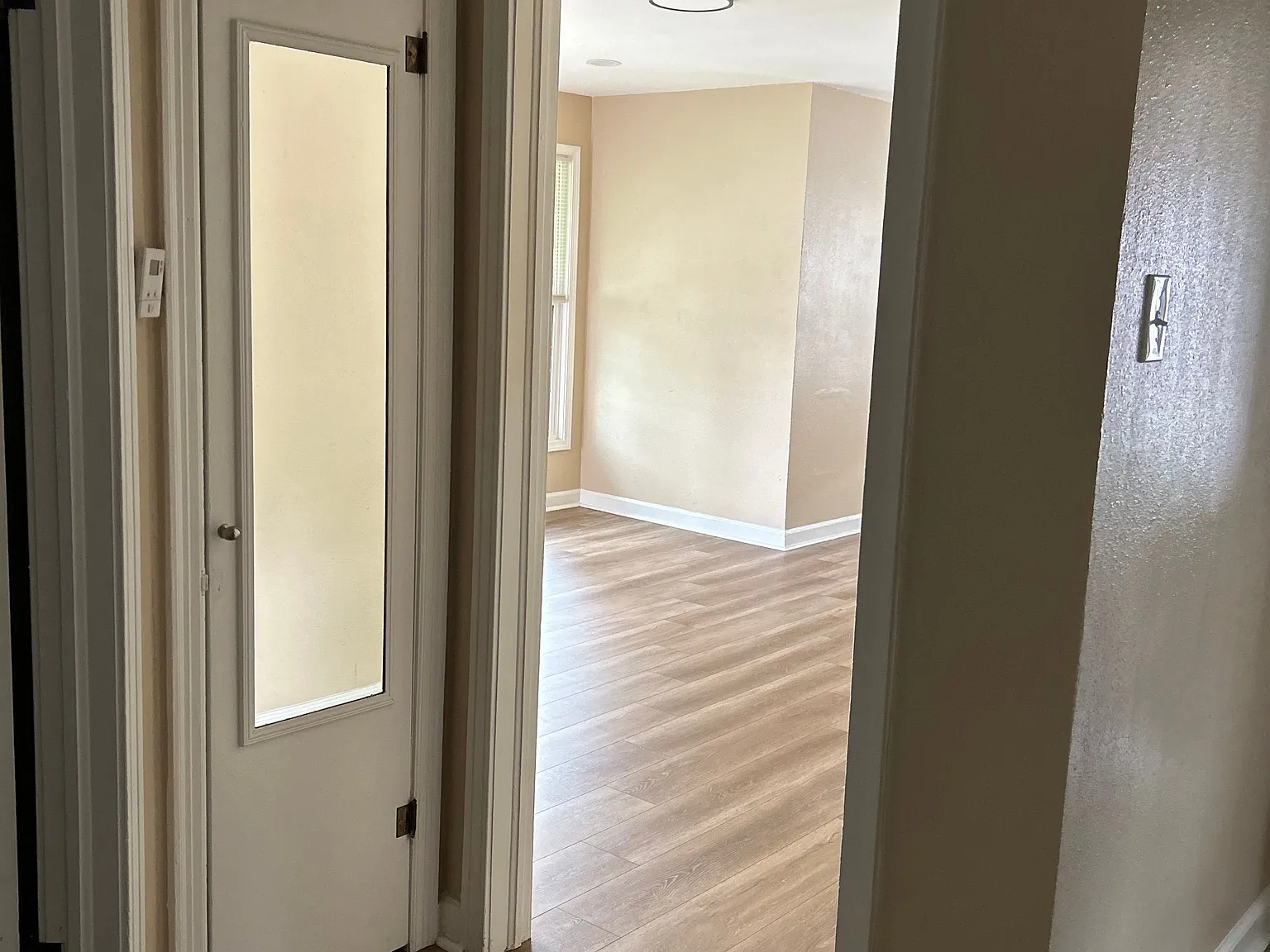 2 bed, 1.0 bath, 862 sqft, $1,000 — Photo 3