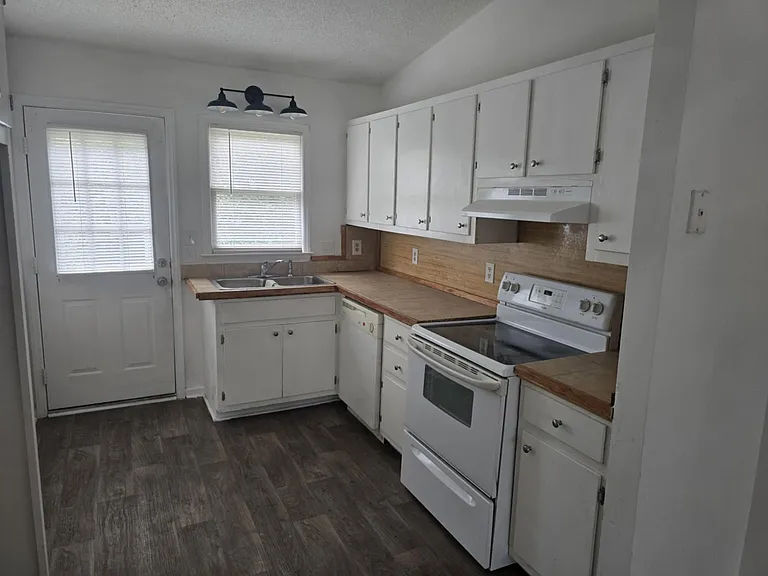 113 Toby Cir #A — Photo 2