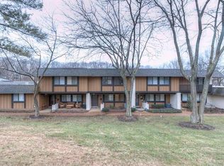 1319 Hampton Rd, Saint Charles, MO 63303