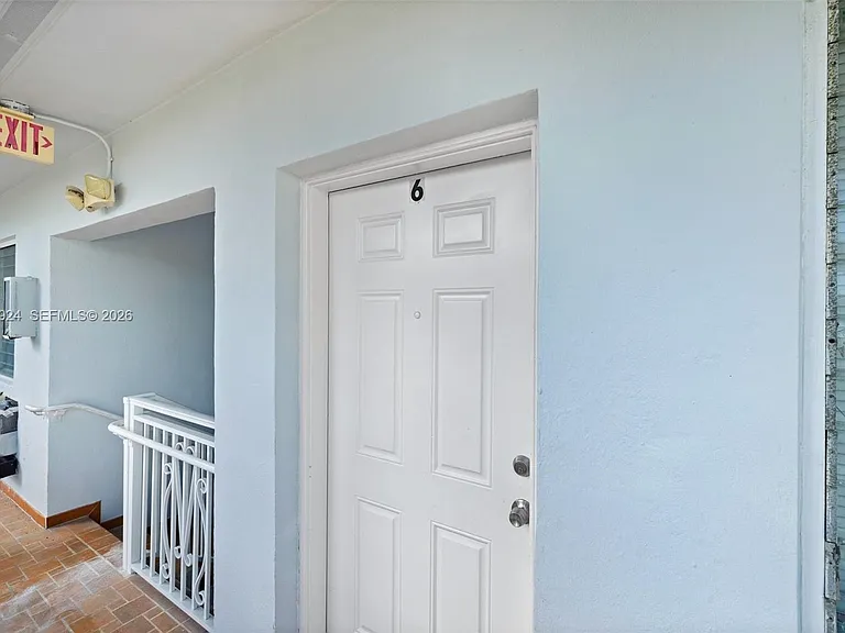 7721 Dickens Ave #6 — Photo 14