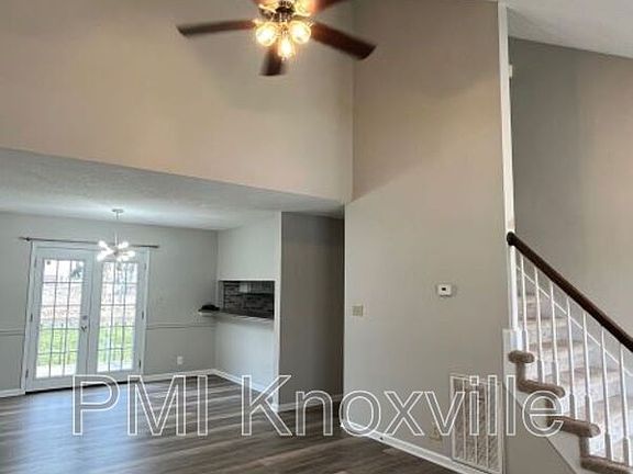 3rd image of 608 Blackburn Dr