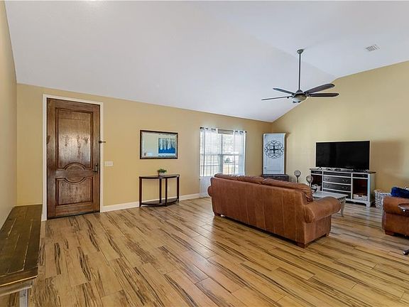 5th image of 33 Carlee Ln