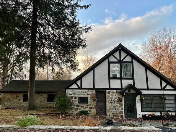 11 Grow Rd, Honey Brook, PA 19344