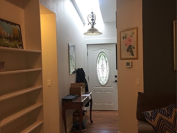 4th image of 629 Acorn Ct SE