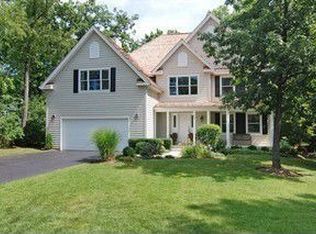 687 Coral Ct, Lindenhurst, IL 60046