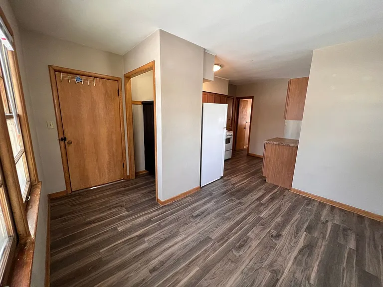 633 Walnut St — Photo 4