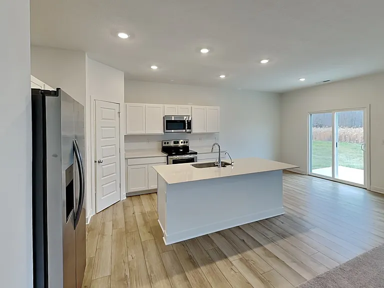 842 Holmdale Dr — Photo 4