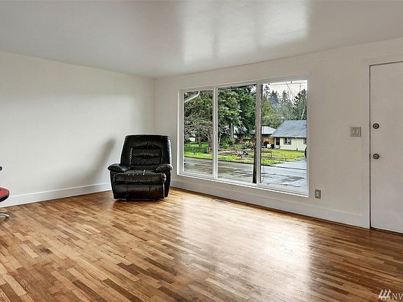 5th image of 9427 8th Ave SW