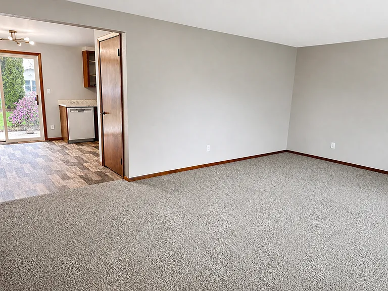 1403 Ponderosa Ave — Photo 3
