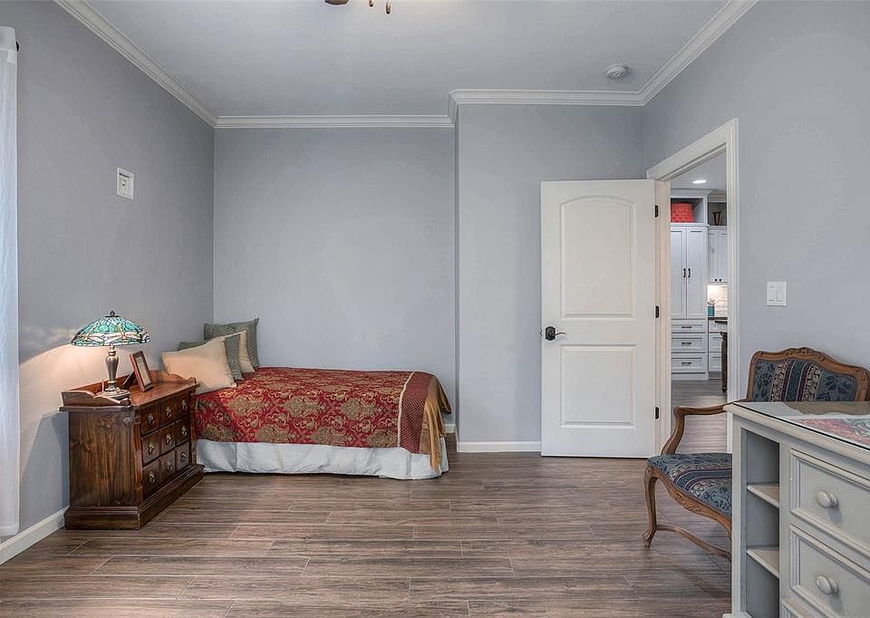 1st image of 3165 Clay Cir
