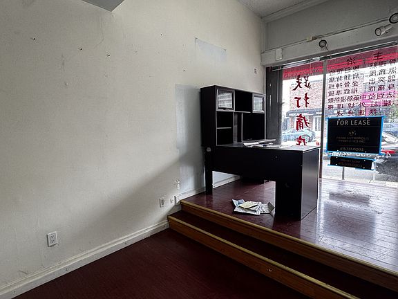3rd image of 1039-1043 Taraval St