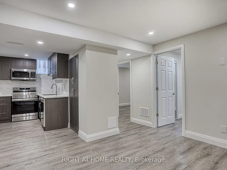 37 Brockman Cres #BASEMENT — Photo 9
