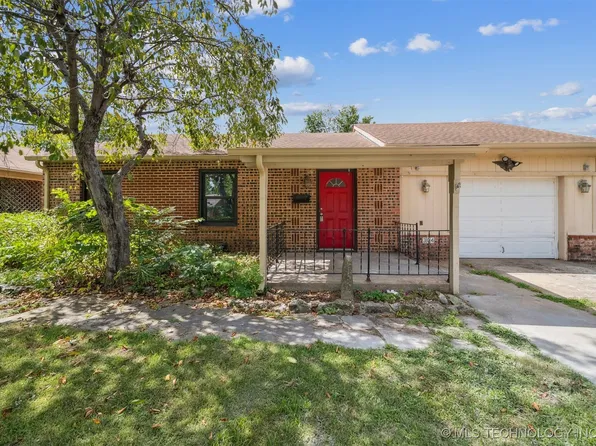 304 SE 4th St, Pryor, OK 74361