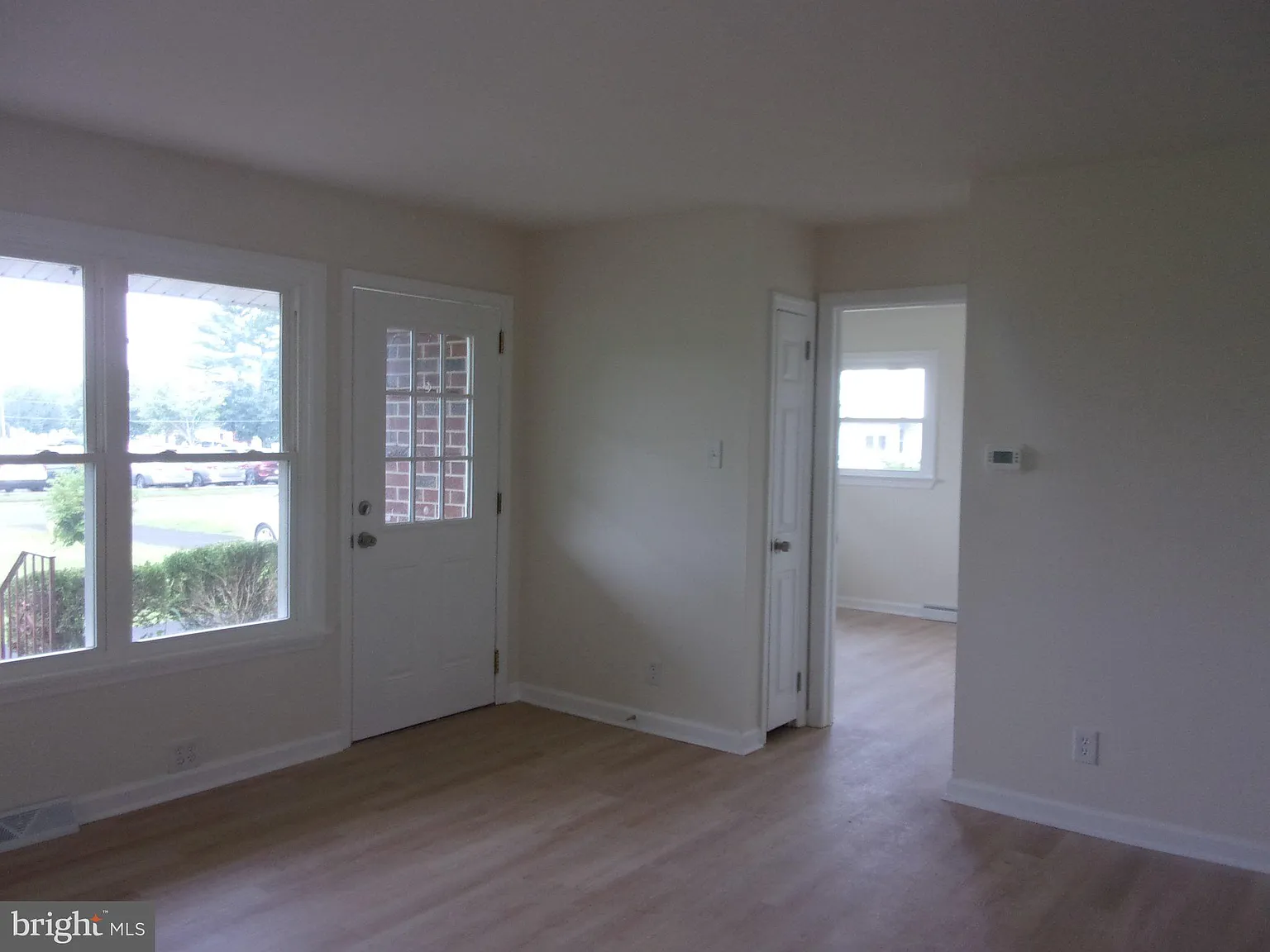 3 bed, 1.0 bath, 1004 sqft, $2,900 — Photo 4