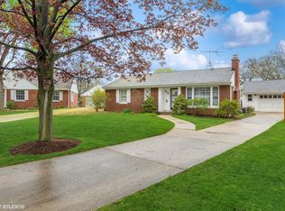 635 Garden Ct, Glenview, IL 60025