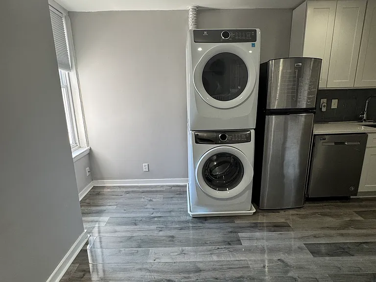 1429 N Hollywood St #2 — Photo 4