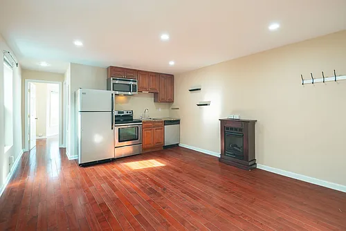 1422 Christian St #3R Photo 1