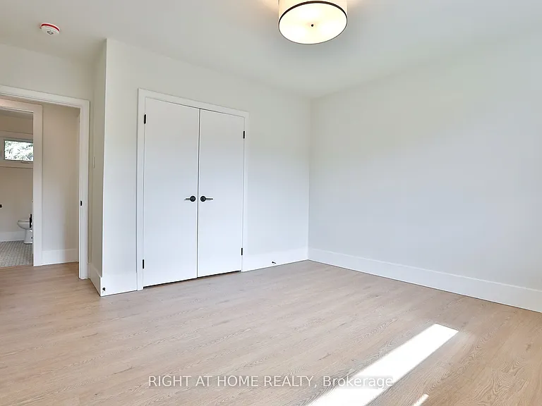 80 Stephen Dr — Photo 8