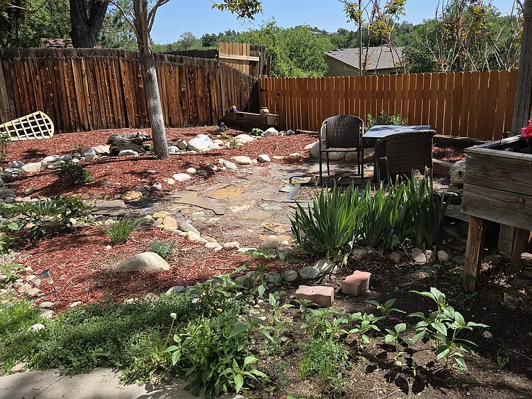 Columbine Ave — Photo 5