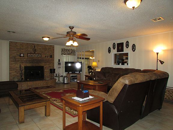 3rd image of 605 Lyndon Dr
