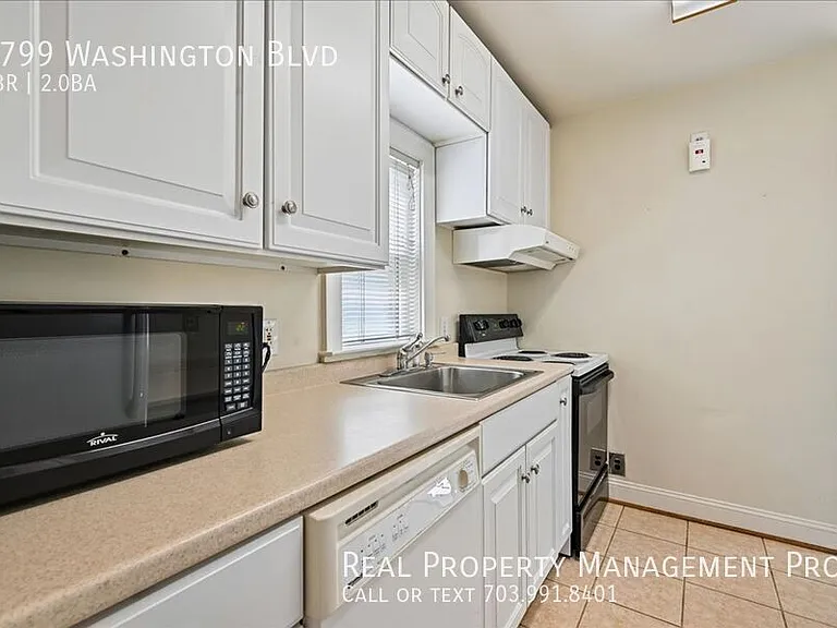 2799 Washington Blvd — Photo 16