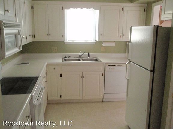 3rd image of 734 Woodland Dr