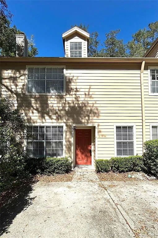 2 bed, 2.5 bath, 1400 sqft, $1,695 — Photo 1