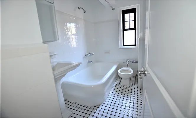 Rented by Manhattan Realty Group | media 6