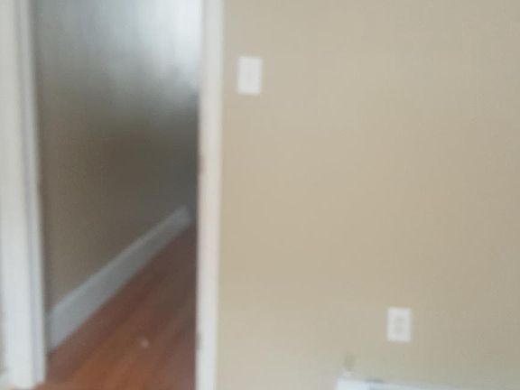 4th image of 936 E Schiller St