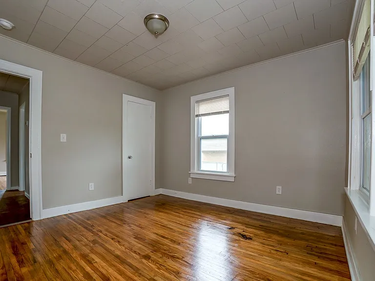 1733 E Marshall St — Photo 15