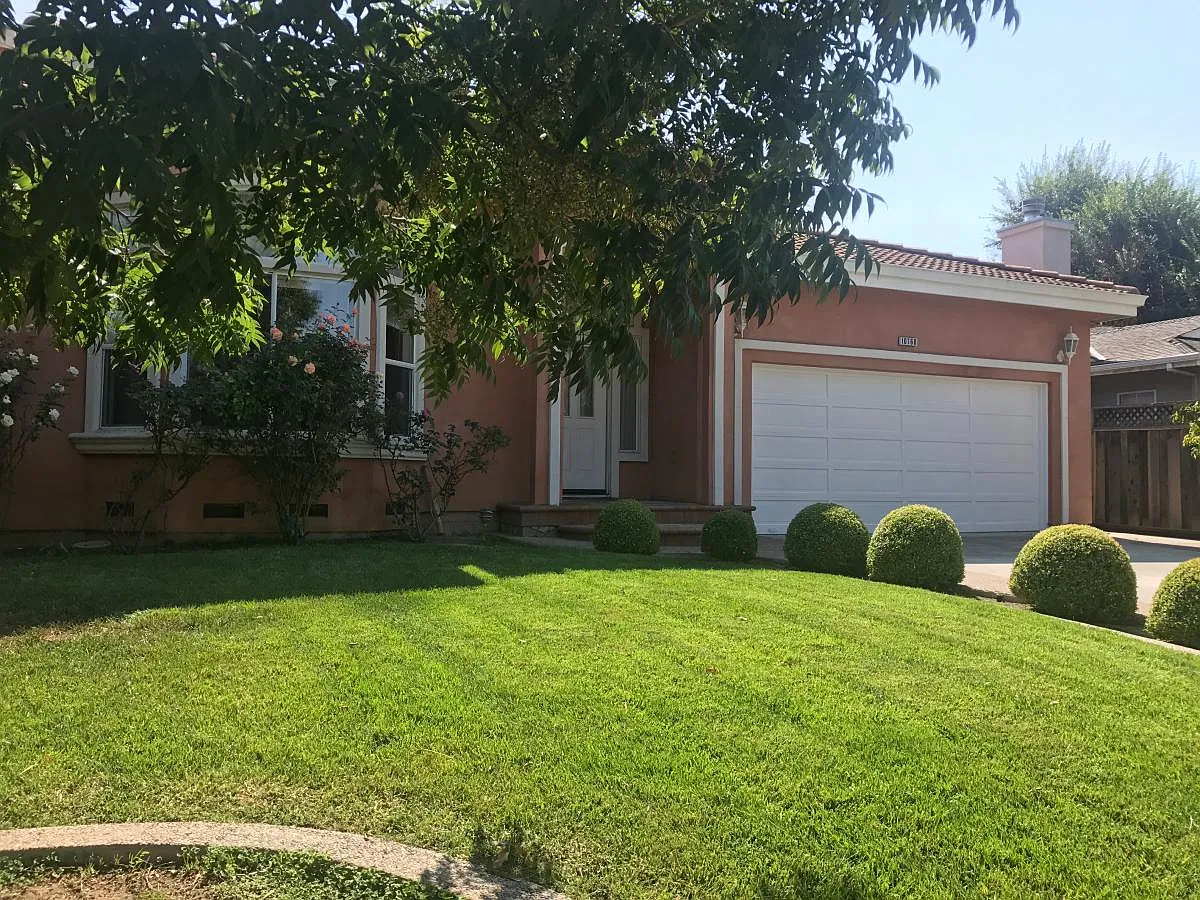 4 bed, 3.5 bath, 2230 sqft, $6,800 — Photo 2
