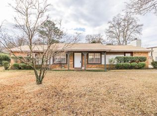 609 Forest Lake Dr, Warner Robins, GA 31093