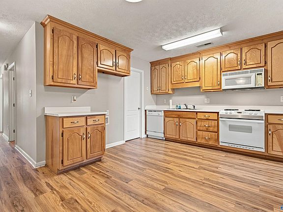 5th image of 150 Sycamore Pl