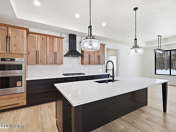 3rd image of 6918 N Jeremiel Cir