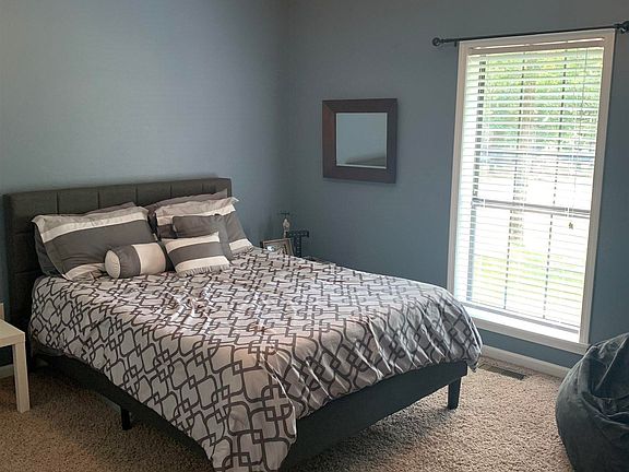 5th image of 22 Woodcrest Dr