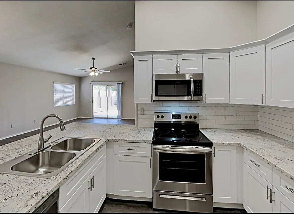 3 bed, 1551 sqft, $2,400 — Photo 3
