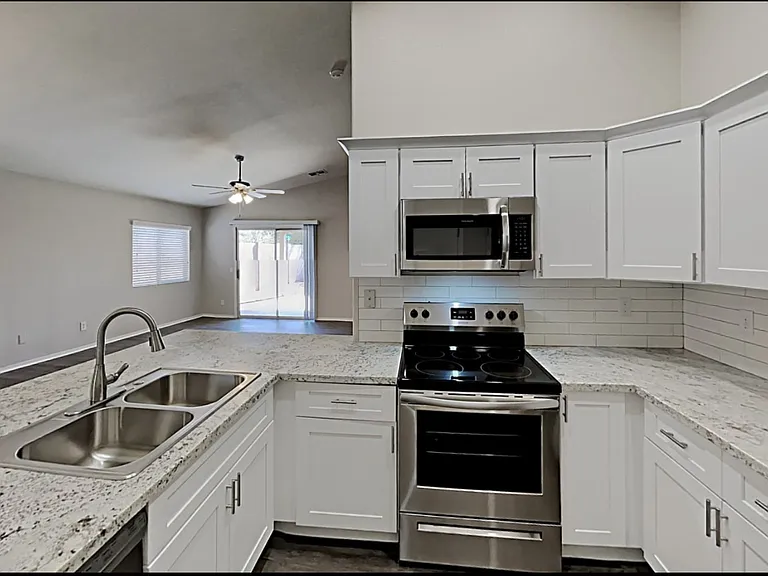 540 Red Admiral Ln — Photo 7