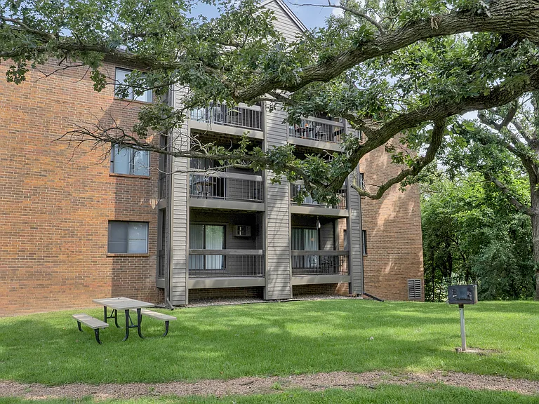 The Woodlands of Minnetonka Apartments — Photo 45