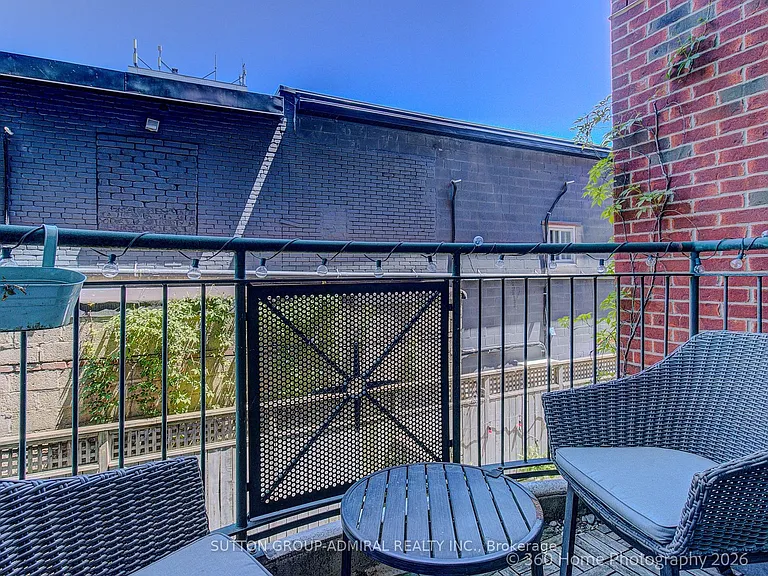 901 Queen St W #208 — Photo 4