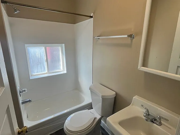 235 Emming St — Photo 14