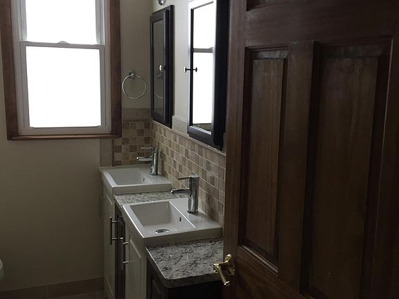 4th image of 2657 East Ave
