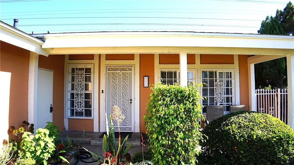 3 bed, 1360 sqft, $3,800 — Photo 3