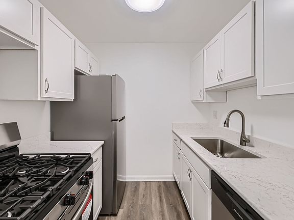 5th image of 555 Heritage Dr APT 213