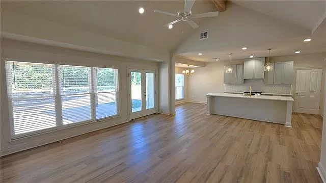 5 bed, 3.0 bath, 2076 sqft, $5,500 — Photo 4