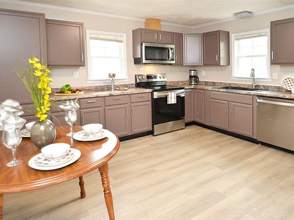 5th image of 109 Pearson Dr