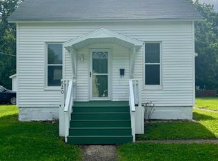 820 8th St, Carrollton, IL 62016