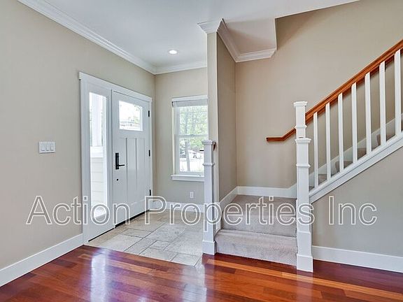 2nd image of 679 Chiquita Ave