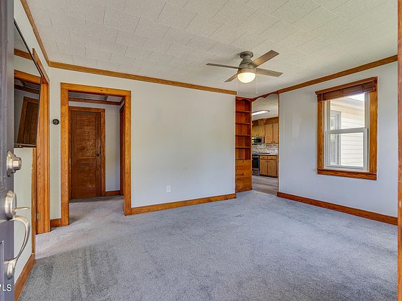 5th image of 3180 Blackburn Ave